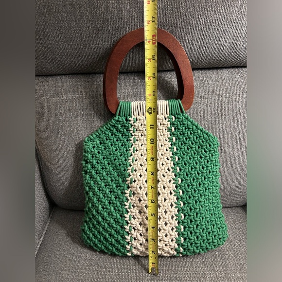 Shiraleah crochet purse with wooden handle - Picture 5 of 5